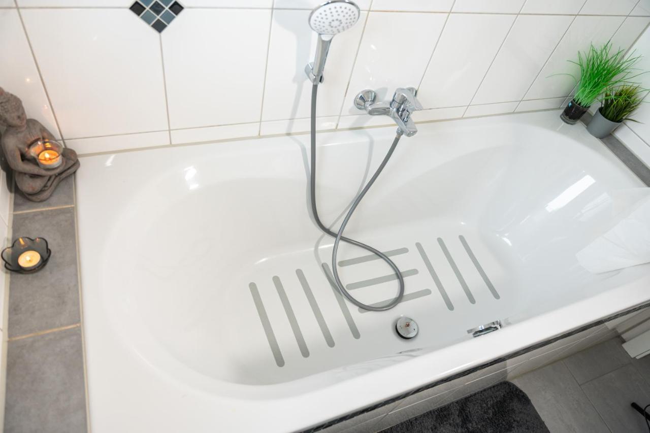 #1 Modernes Zimmer Mit Pool Und Garten Memmingen Extérieur photo